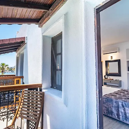 Costa Bitezhan Hotell 4*