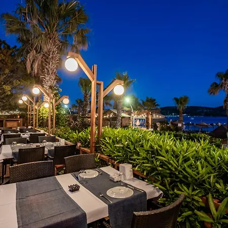 Costa Bitezhan Hotell 4*